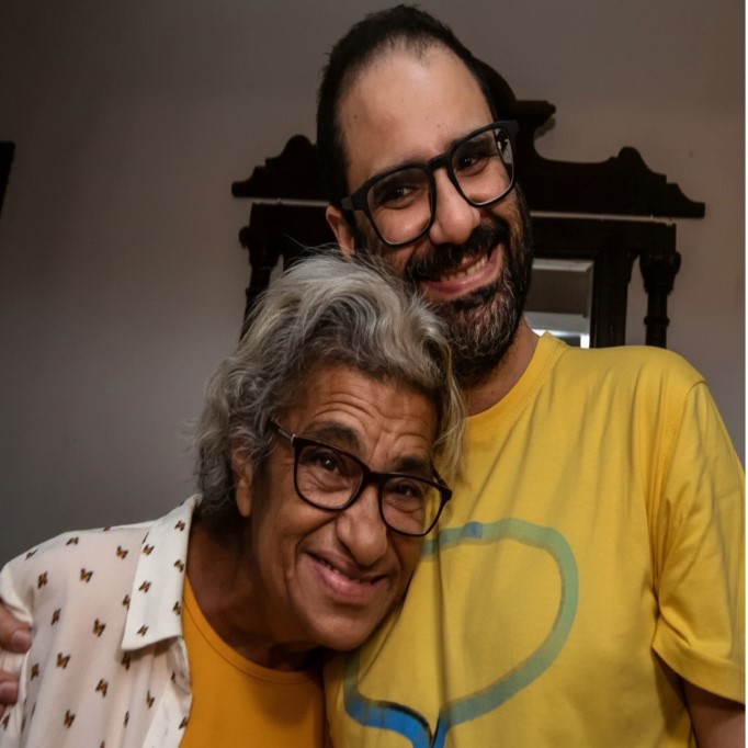 حكاية علاء عبد الفتاح: من الترحيب البريطاني إلى العزلة السياسية بعد الخروج من مصر